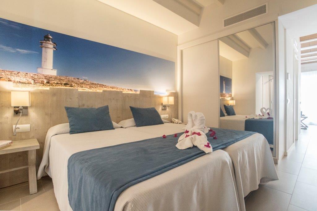 Hotel Voramar - Emar Hotels Es Pujols Exterior photo