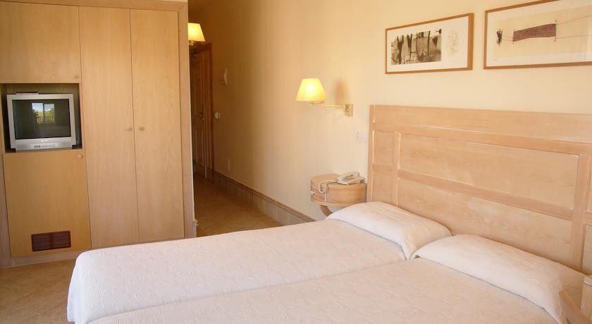 Hotel Voramar - Emar Hotels Es Pujols Exterior photo